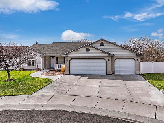 3rd image of 638 Northern Pine Ct