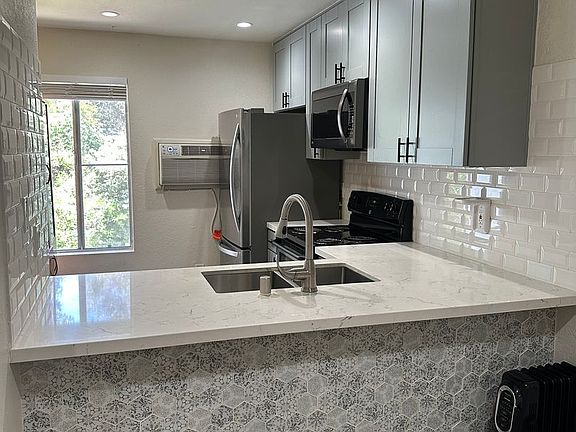 5th image of 7500 Parkway Dr Unit 200