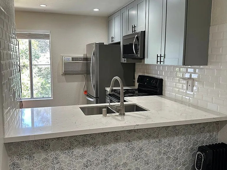 7500 Parkway Dr #200 — Photo 5