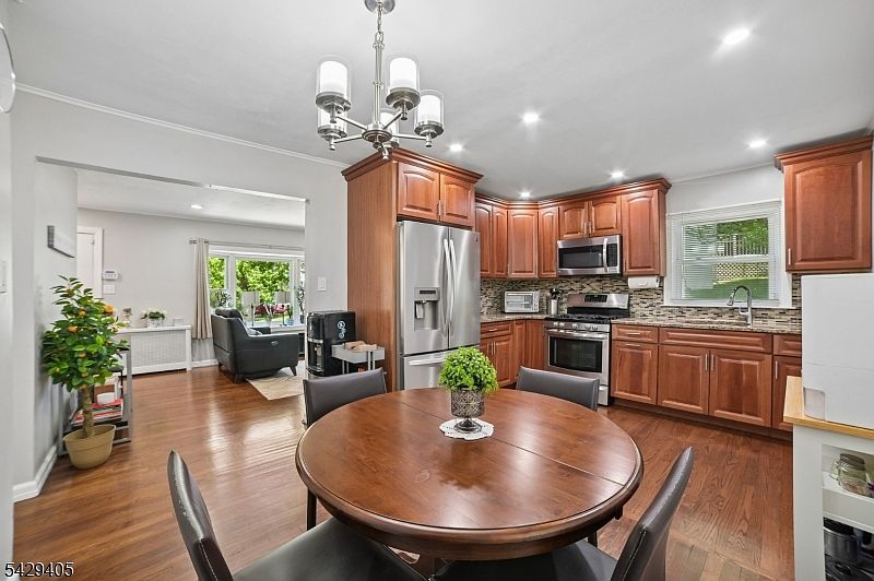 1st image of 46 Phyllis Rd