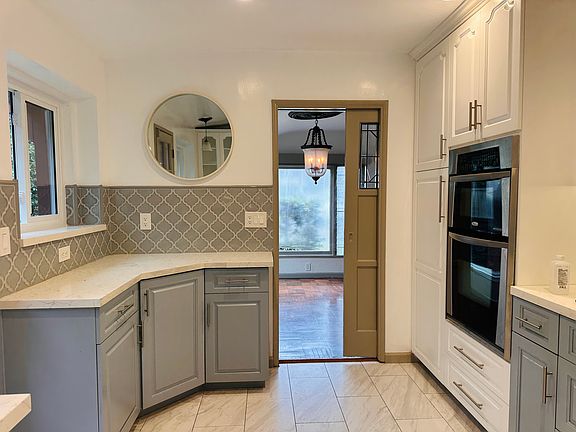 5th image of 341 Gladys Ave