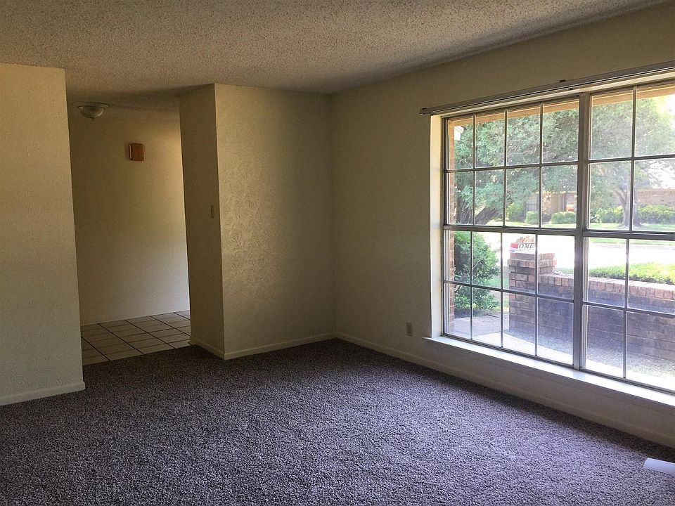 1st image of 309 Top Hill Dr