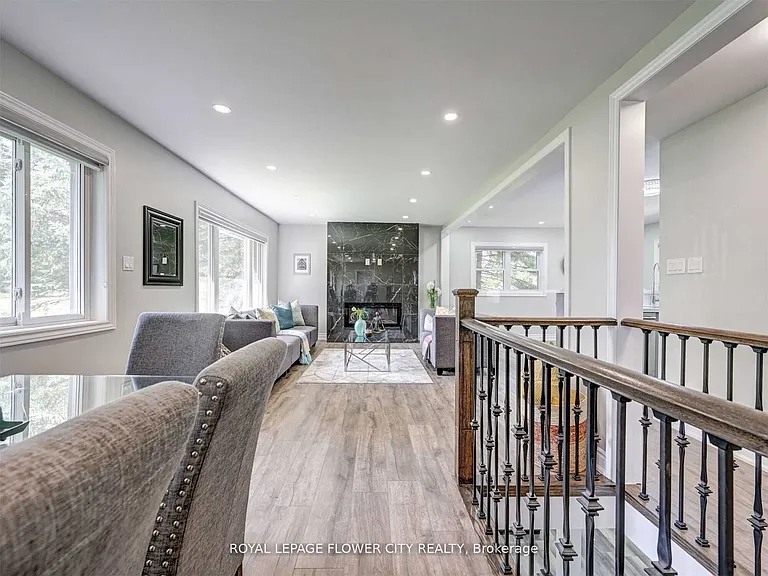 5263 Trafalgar Rd — Photo 8