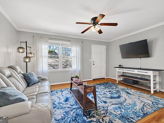 2nd image of 1547 Delia Dr