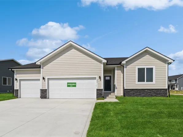 395 NW Compass Ave, Waukee, IA 50263