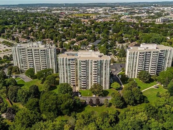 5070 Pinedale Ave #601, Burlington, ON L7L 5V6