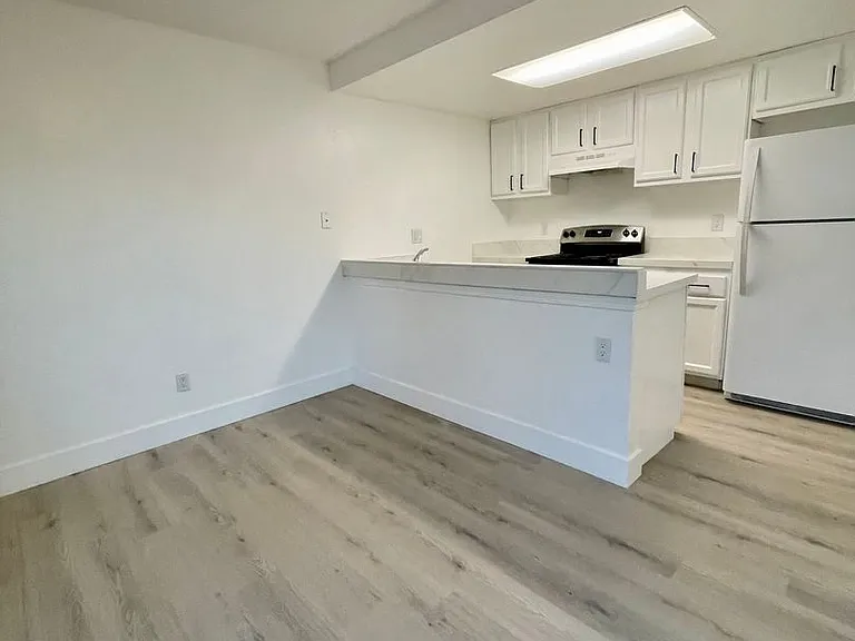 1712 Sylvan Ave — Photo 3