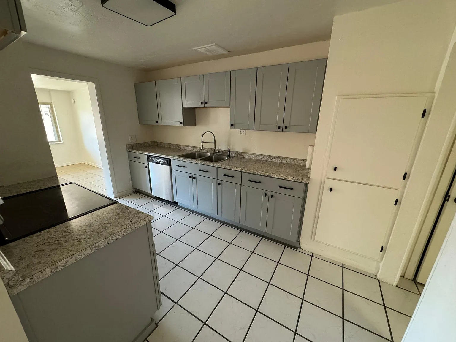 3 bed, 1930 sqft, $1,875 — Photo 4