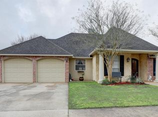 607 Southlake Cir, Youngsville, LA 70592