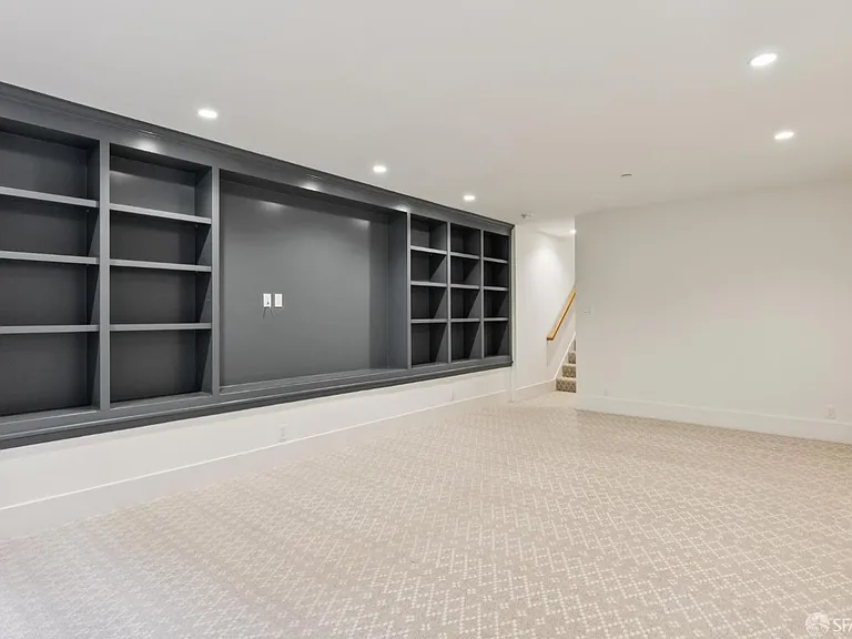 2741 Union St — Photo 46