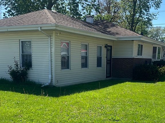 3rd image of 15202 Meadow Ln