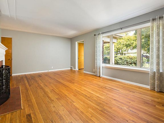 5th image of 2146 Anderson Dr SE