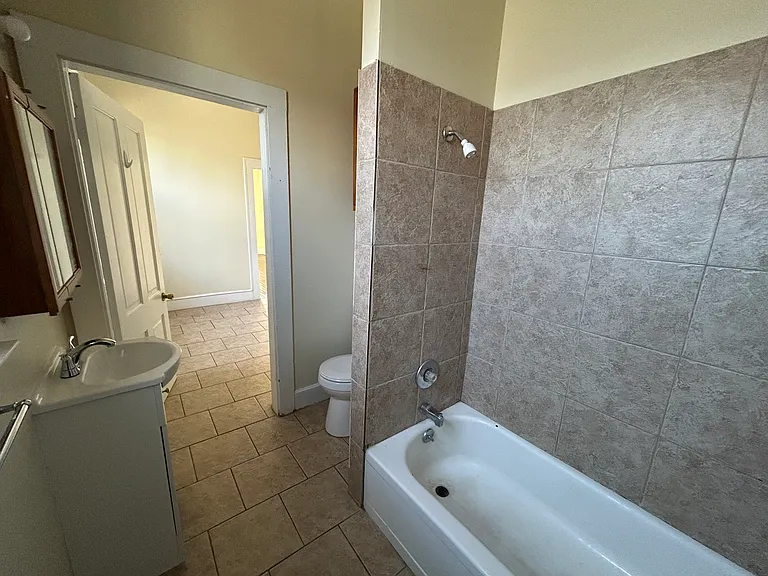818 SE 8th St — Photo 5