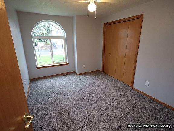 2nd image of 1065 Ridgefield Ct