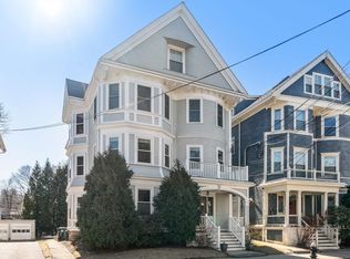 122 Davis Ave #2, Brookline, MA 02445