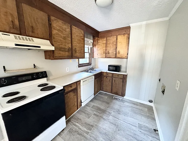 200 Holliday Ln #A — Photo 2