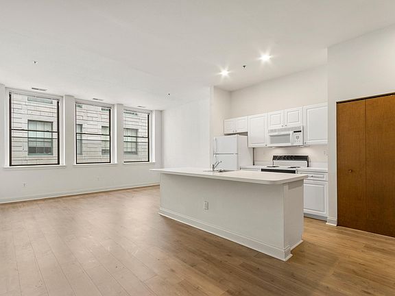 5th image of 1300-10 Chestnut St #806