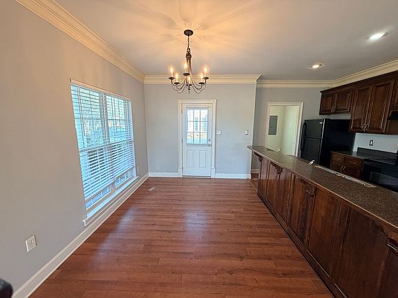 5th image of 611 N Davis St