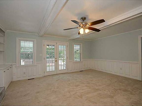 5th image of 832 Amy Marie Ln