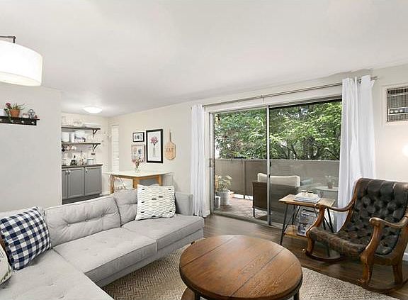 5th image of 1245 N Race St APT 105