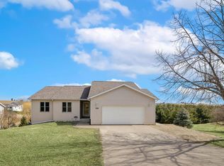 N1700 Sunnyslope Dr, La Crosse, WI 54601