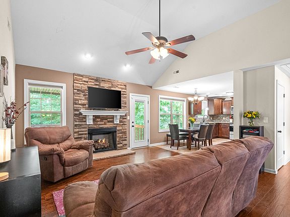 5th image of 1196 Eagles Bluff Dr