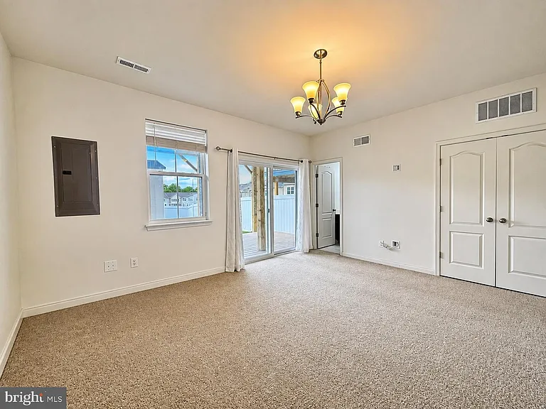 4811 Hicks Dr — Photo 2