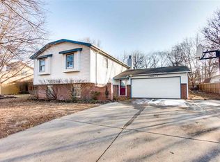 10815 W Shade Ln, Wichita, KS 67212
