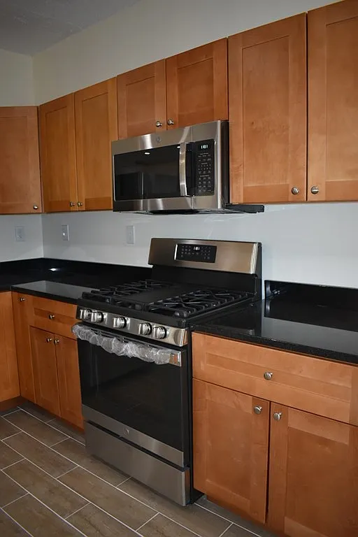 16 Glenville Avenue - 2(Room5) — Photo 2
