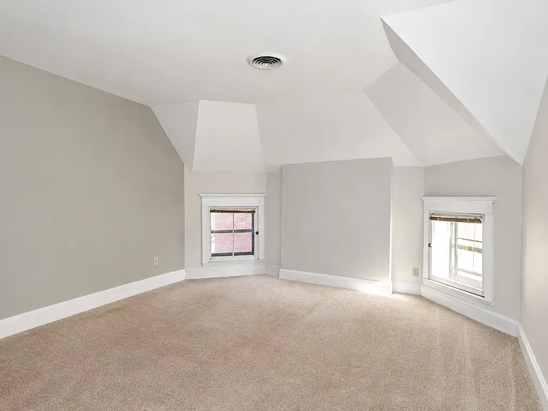 1037 S 4th St — Photo 7