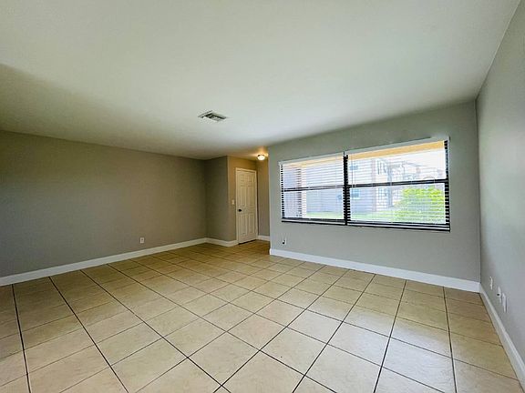 4th image of 847 SE 8th Terrace A Cpe