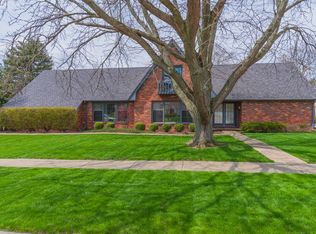 3 Ebach Dr, Bloomington, IL 61701