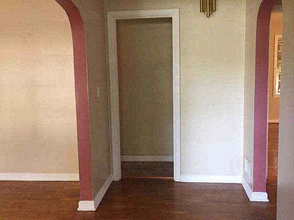 3rd image of 1046 E Main St