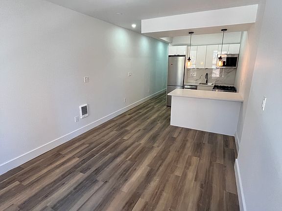 5th image of 234 E 106th St APT 4A