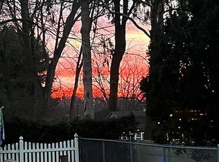 206 Pascack Rd, Woodcliff Lake, NJ 07677