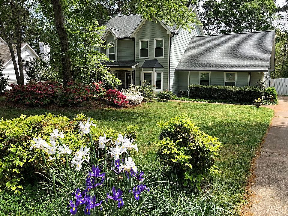 1st image of 590 Woodrow Dr
