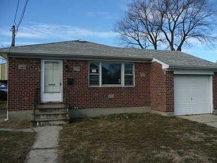 1st image of 652 Uniondale Ave