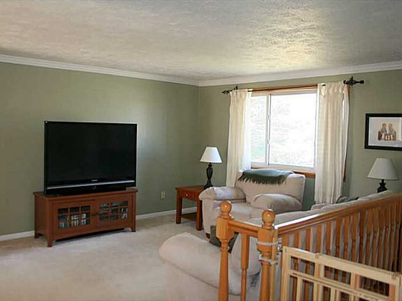 5th image of 106 Fox Chase Ct