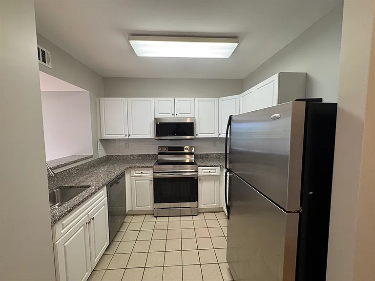1 Cityview Ln #213 — Photo 7