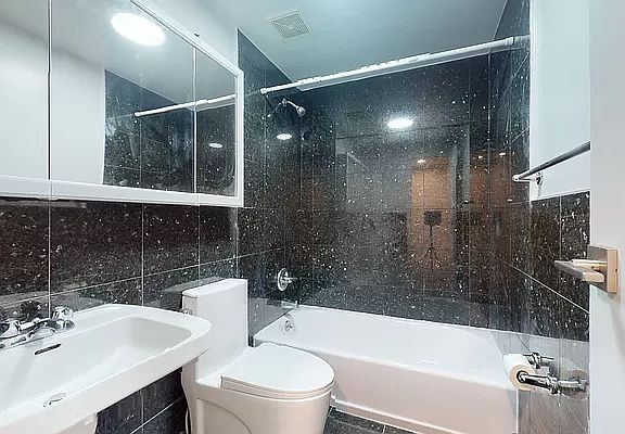 4th image of 108 E 97th St APT 4E