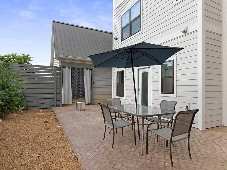 105B McCall St — Photo 17