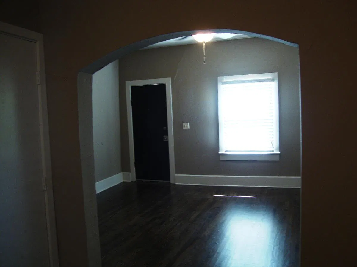 209 Park Dr — Photo 2