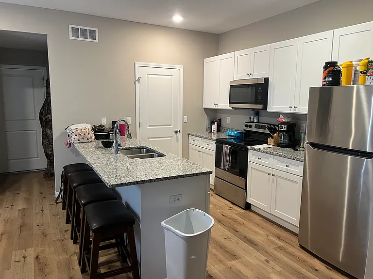 305 Sanford Ave #101 — Photo 4
