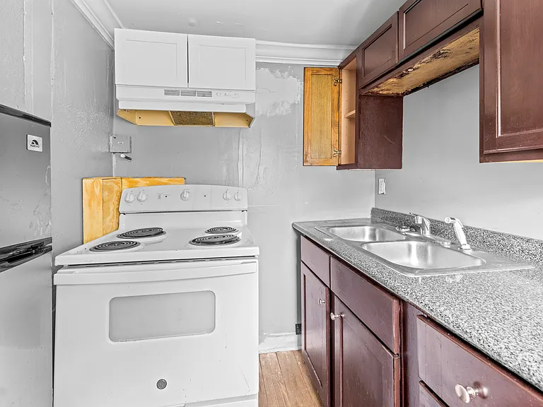 2318 Saxon St #A/B — Photo 5