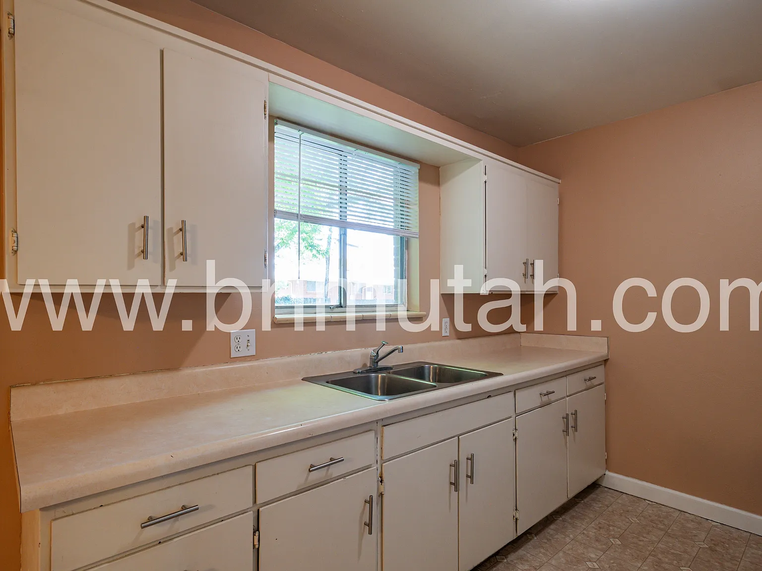 1561 E Delaware Lane - 1 — Photo 4