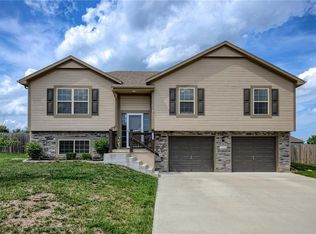 1202 SW 9th St, Oak Grove, MO 64075