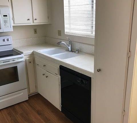 5th image of 3914 Centre St