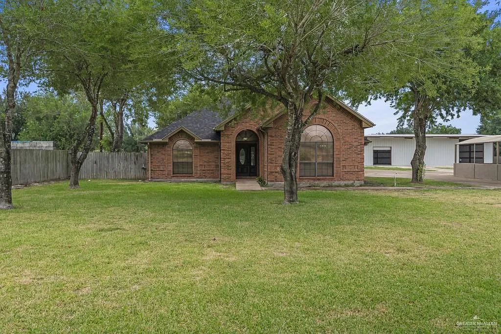 4 bed, 3.0 bath, 2331 sqft, $4,000 — Photo 2