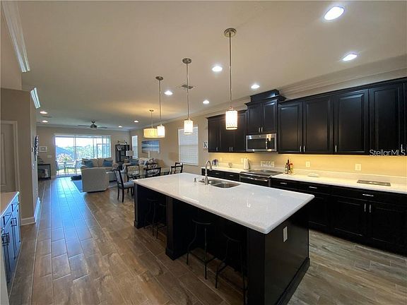 5th image of 15562 Hamlin Blossom Ave