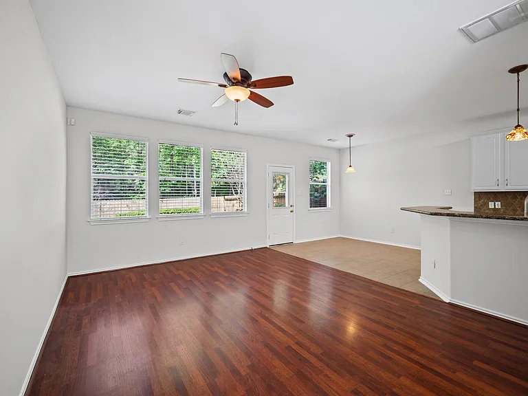 35 Ledgestone Pl — Photo 6